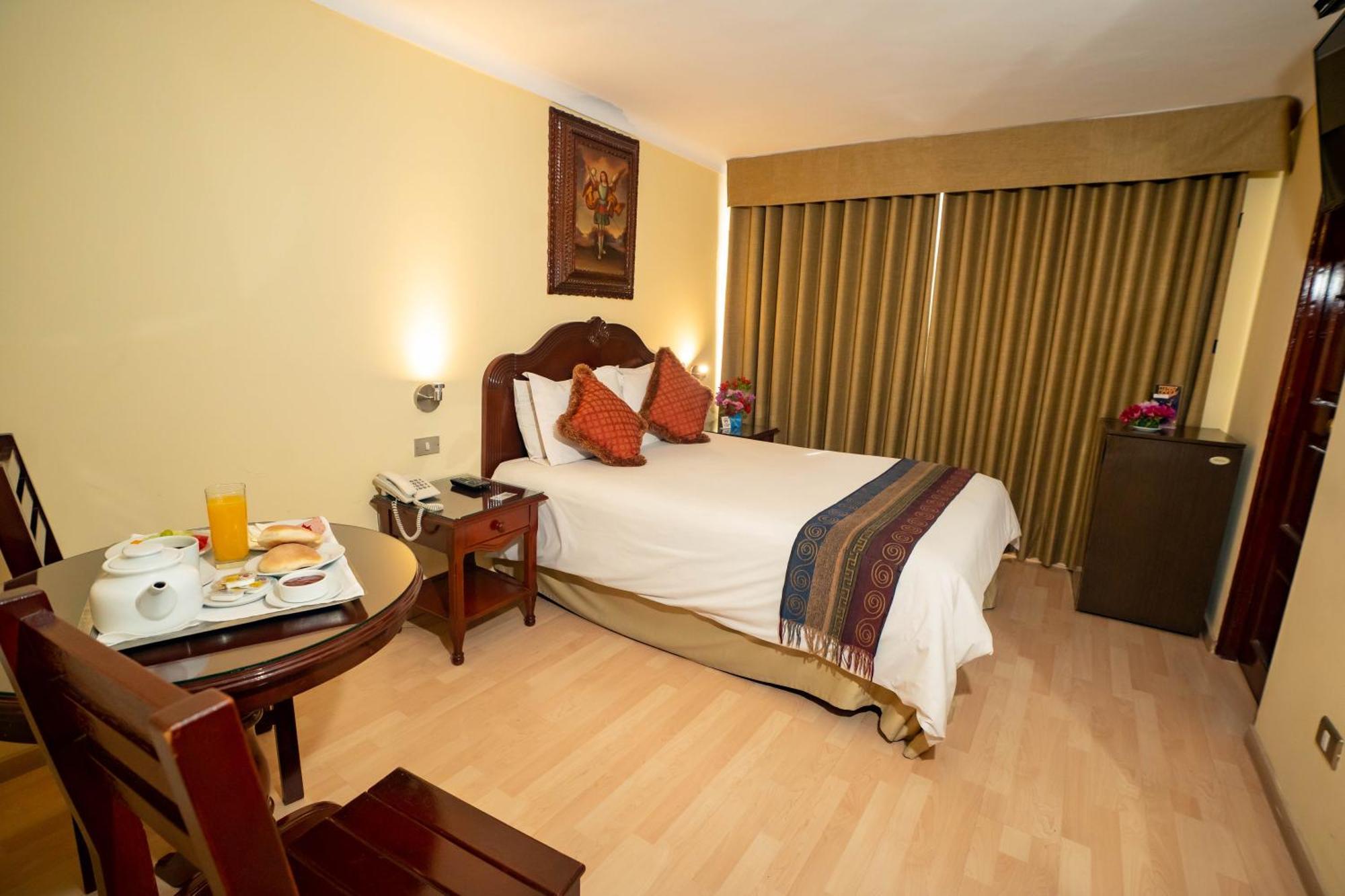 Hotel Agustos クスコ エクステリア 写真