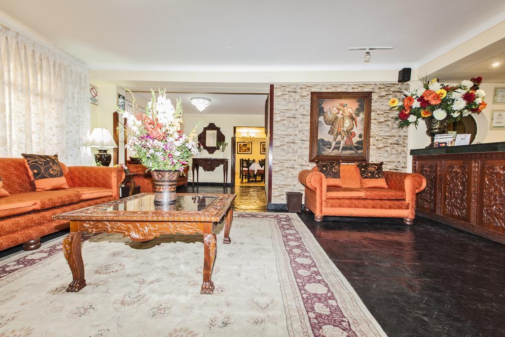 Hotel Agustos クスコ エクステリア 写真